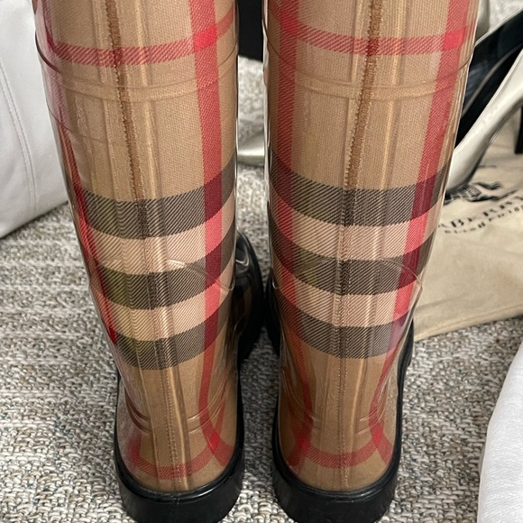Burberry made in Italy Boots size 37(US 6.5) - Picture 3 of 6